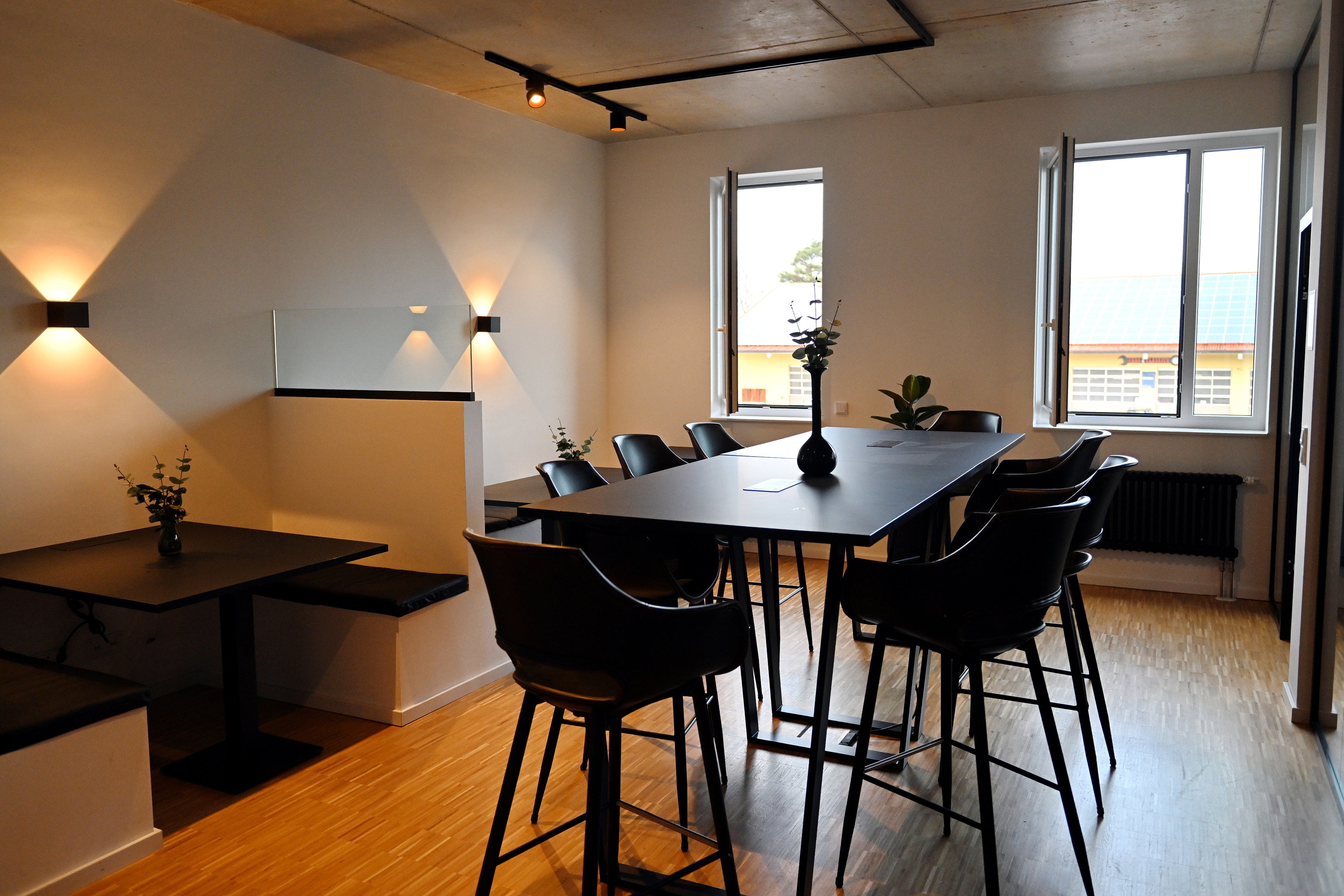 CO-WORKING